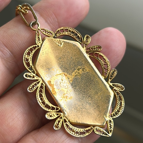 🖤Vtg Damascene Gold Geometric Hexagon Filigree Pendant on Chain Necklace - Picture 5 of 11